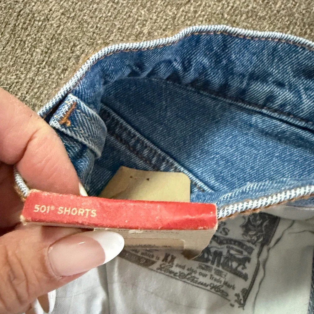 NWT Levi's 501 Original High Rise Denim Shorts - Picture 5 of 7